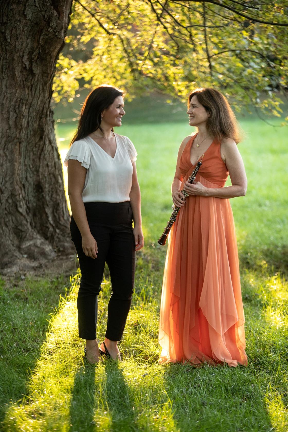 Photograph of Ann Lemke and Amanda Sabelhaus