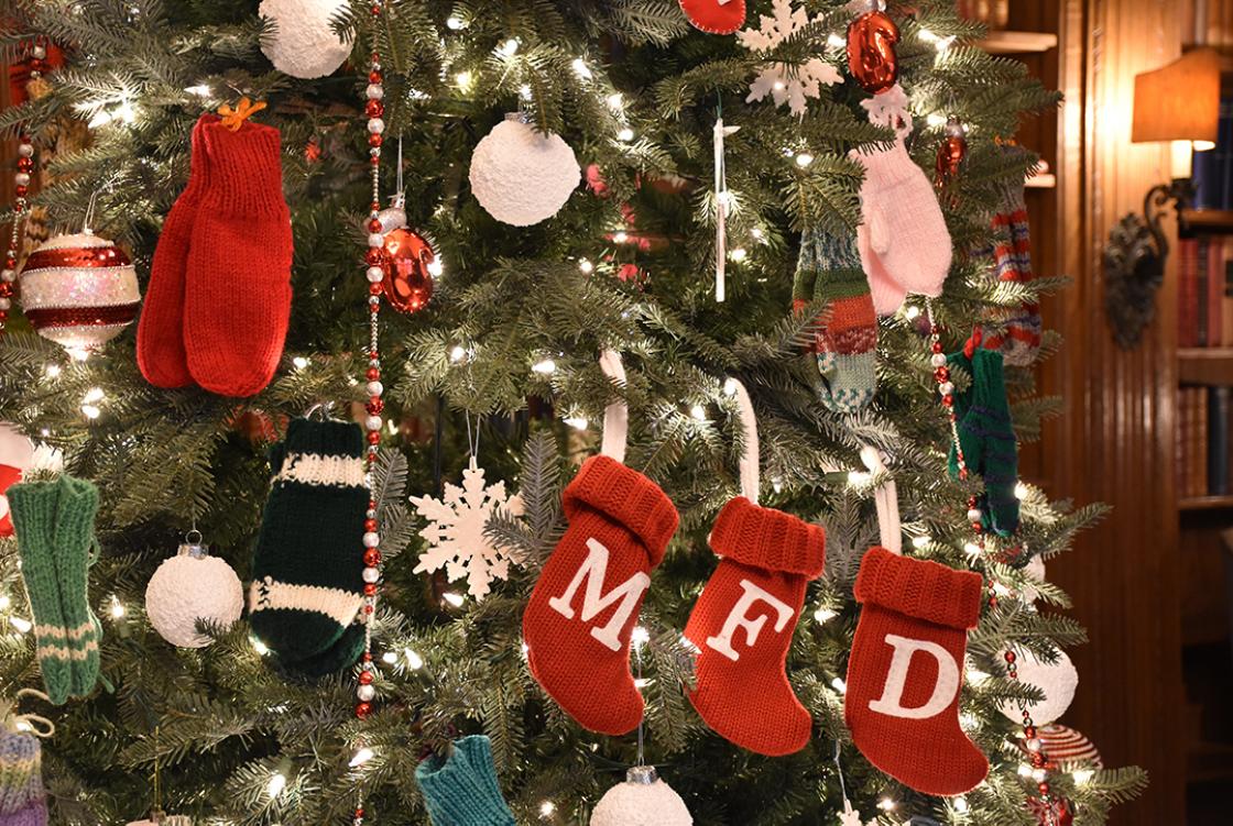 Photograph of the Mittens for Detroit tree at Holiday Splendor 2019 in Cranbrook House.