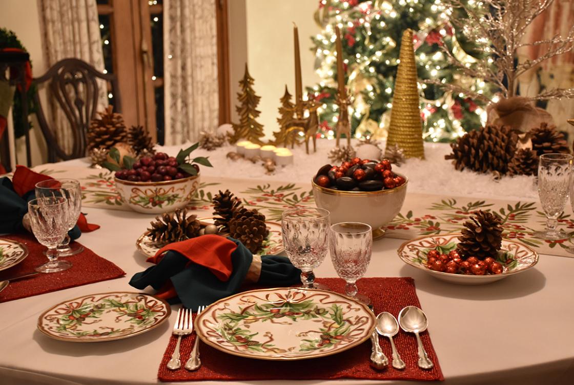 Photograph of a holiday table setting in the Tapestry Room at Cranbrook House during Holiday Splendor 2018.